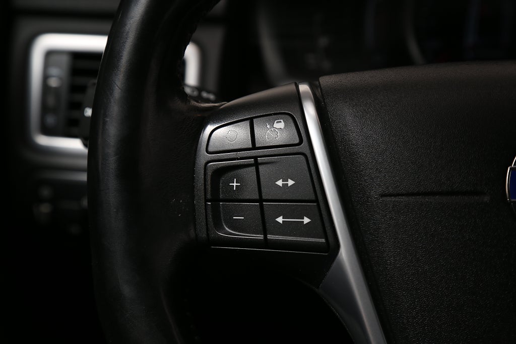 Volvo V70 D4 181hk Momentum BLIS Kamera Motorv VOC Dragkrok 2015