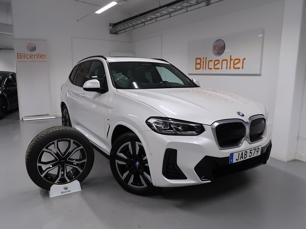 BMW X3 i Charged M Sport V-Däck ingår Pano-Skinn-Kamera-Drag-A