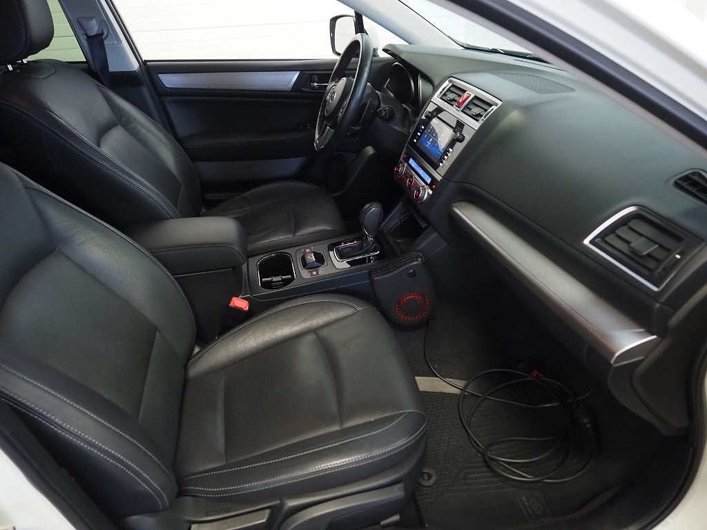 Subaru Outback 2.5 4WD 175hk Lineartronic Ridge Drag M-Värm Kamera 2017