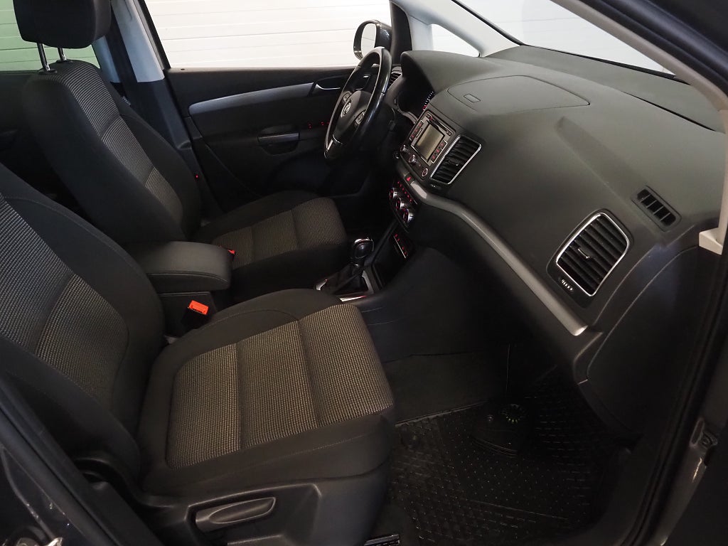 Volkswagen Sharan 7-sits 2.0 TDI 140hk Pano Drag Navi Kamera 2014