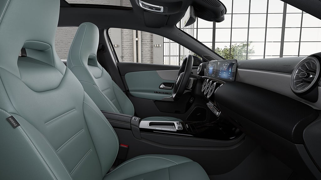 Mercedes-Benz A 250 e AMG Advanced Edition Värmare Panorama Burmester - bild 2