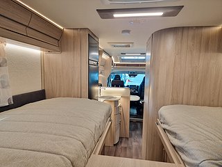 Husbil-halvintegrerad Kabe Classic 740 LGB 23 av 27