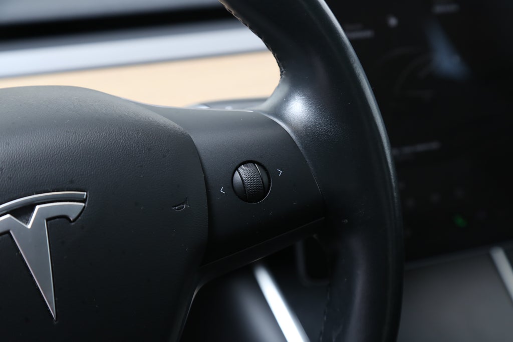 Tesla Model 3 Long Range AWD | Pano | B-Kamera | Skinn | 2019