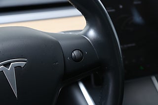 Sedan Tesla Model 3 17 av 27