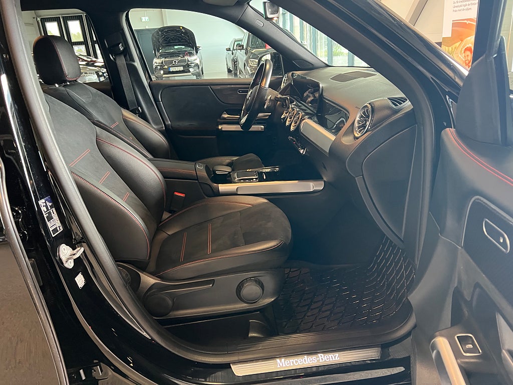 Mercedes-Benz GLB 2023 - miniatyr 10