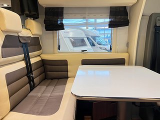 Husbil-halvintegrerad Adria MATRIX SUPREME M 687 SL 32 av 36