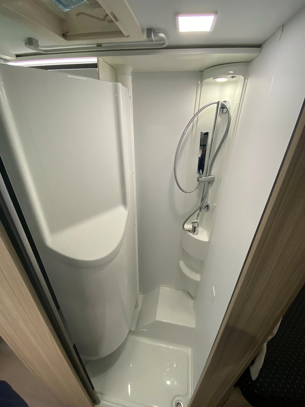 Adria Compact Supreme DL / B-körkort / Automat / Låg skatt - Adria