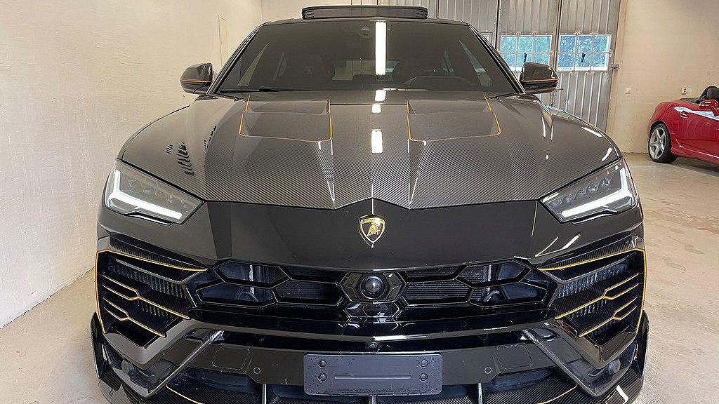 Lamborghini Urus har fått en behandling av Mansory. 