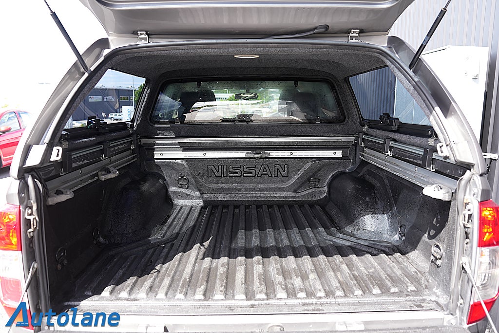 Nissan Navara Dubbelhytt 2.3 dCi 4WD GPS, 360°, Taklucka, MOMS 190hk
