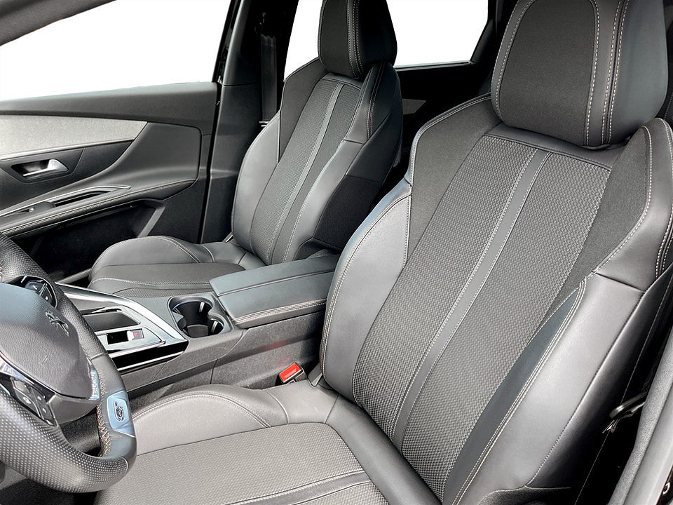 Bild på Peugeot 5008 GT 1.2 PT 130hk Aut 7-SITS B-KAMERA CARPLAY