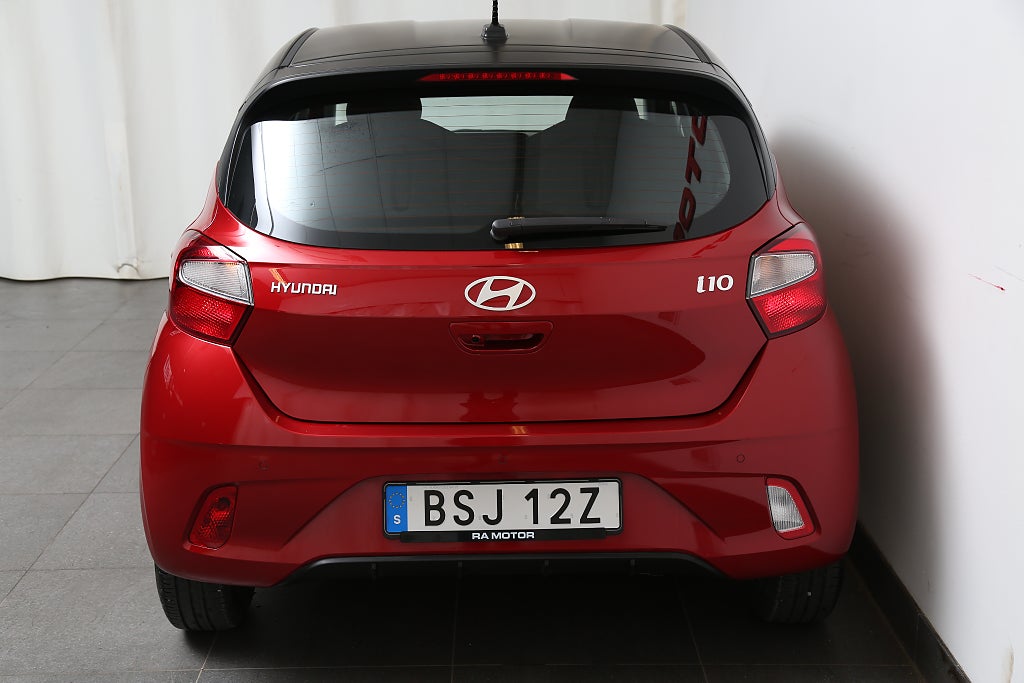Hyundai i10 1,0 AMT Automat l P-sensorer l Backkamera l 2-tons lack 2025