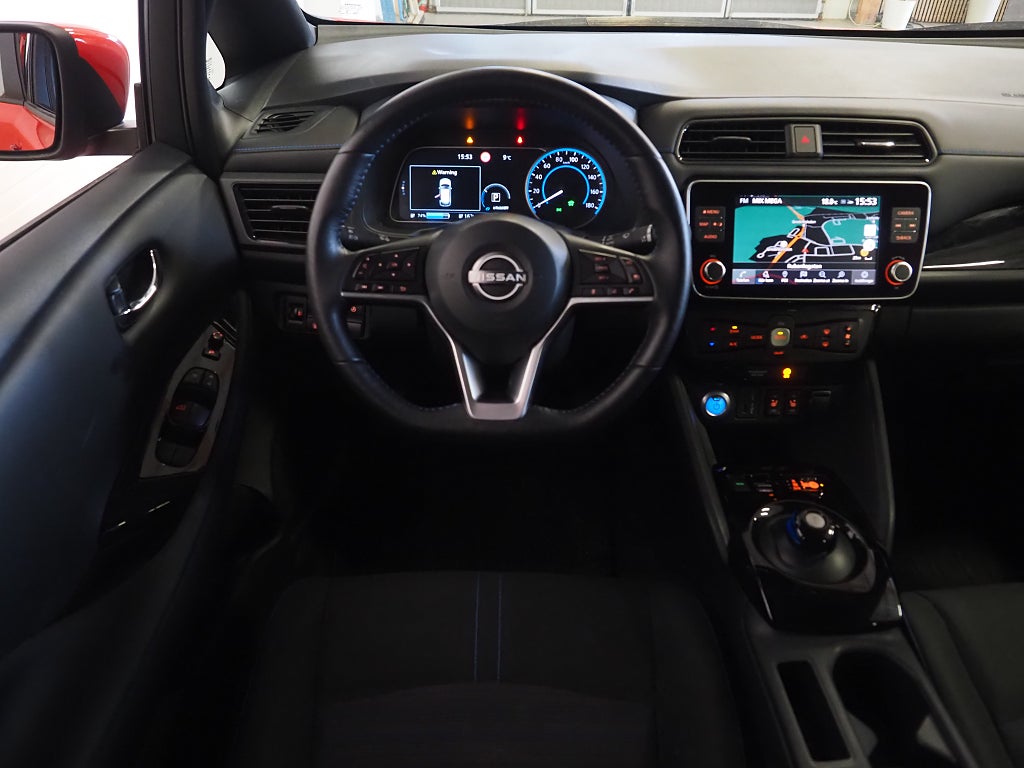 Nissan Leaf N-Connecta 40kWh | Värmepump | 360° Kamera | Moms | Nav 2023