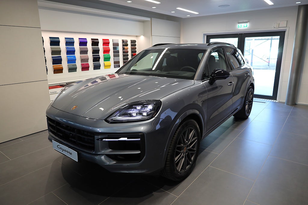 Porsche Cayenne E-Hybrid / Black Edition