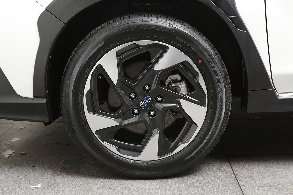 Subaru Crosstrek e-Boxer Limited AWD | Moms 2024