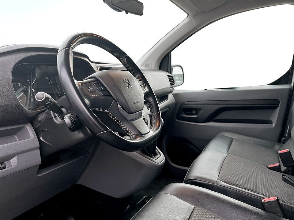 Bild på Peugeot Expert PRO+ 2.0 BHDi 120hk L3 - B-KAMERA, DRAG