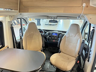 Husbil-halvintegrerad Adria TWIN 600 SP AXESS 13 av 25