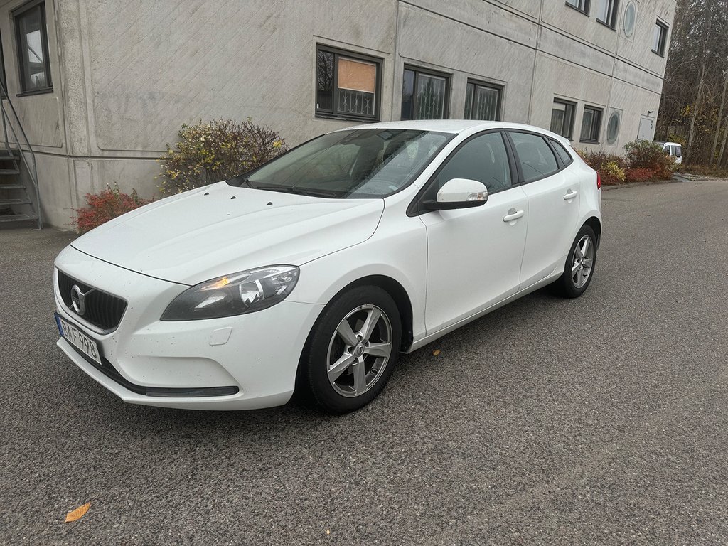 Volvo V40 D2 Kinetic Euro 6 MOMSBIL KAMREM BYTT 6-VÄXLAR ACC