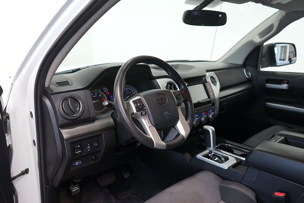 Toyota Tundra 5.7 V8 SR5 Automat B-kamera Långa flaket 386hk