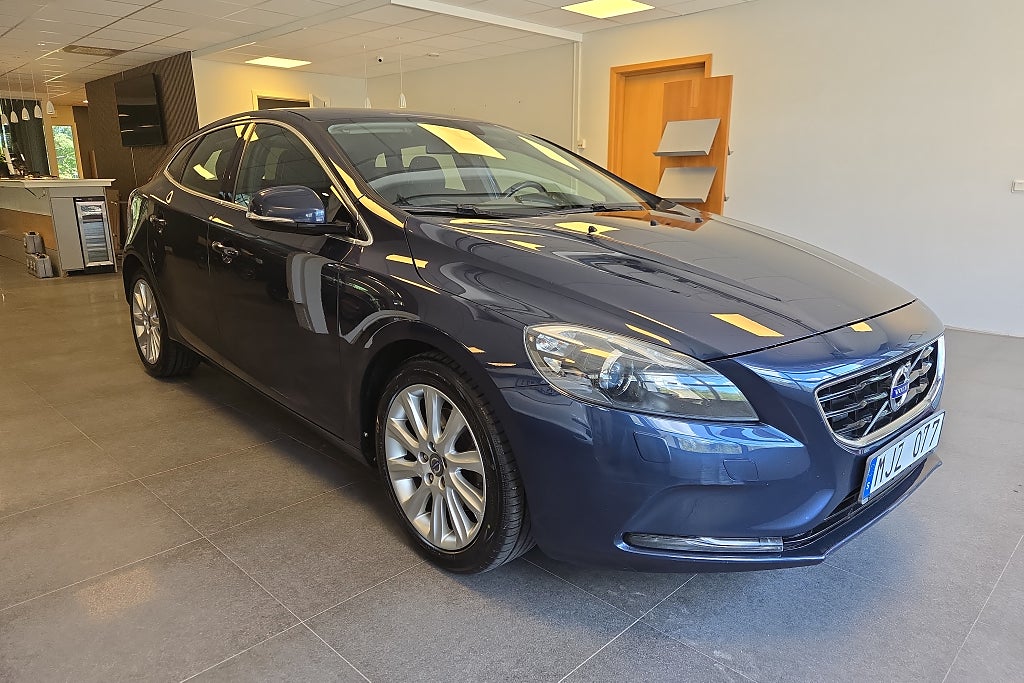 Volvo V40 T3 Momentum Business Edition Euro 5
