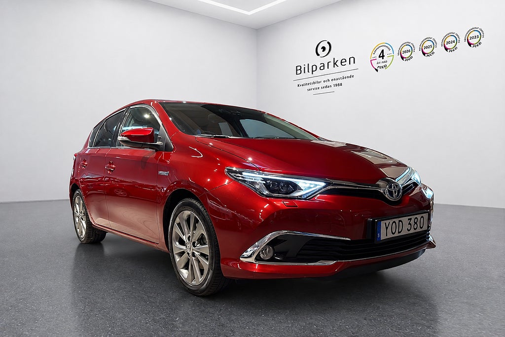 Toyota Auris Hybrid e-CVT Executive | Kamera | 136hk