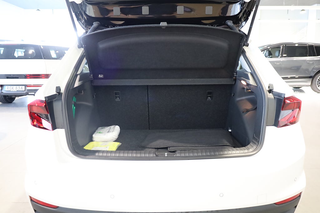 Skoda Fabia 1.0 TSI AUT Style CarPlay PDC Rattvärme Kamera 2023