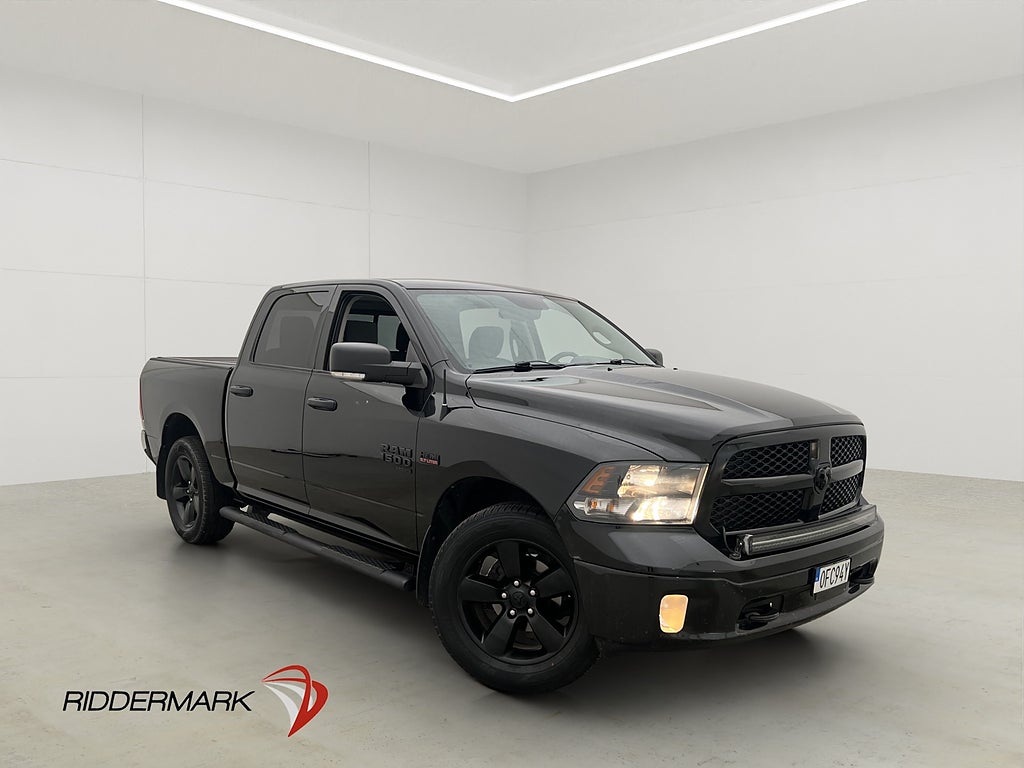 Dodge RAM Classic Night V8 4x4 Dragkrok Alpine Taklucka Moms