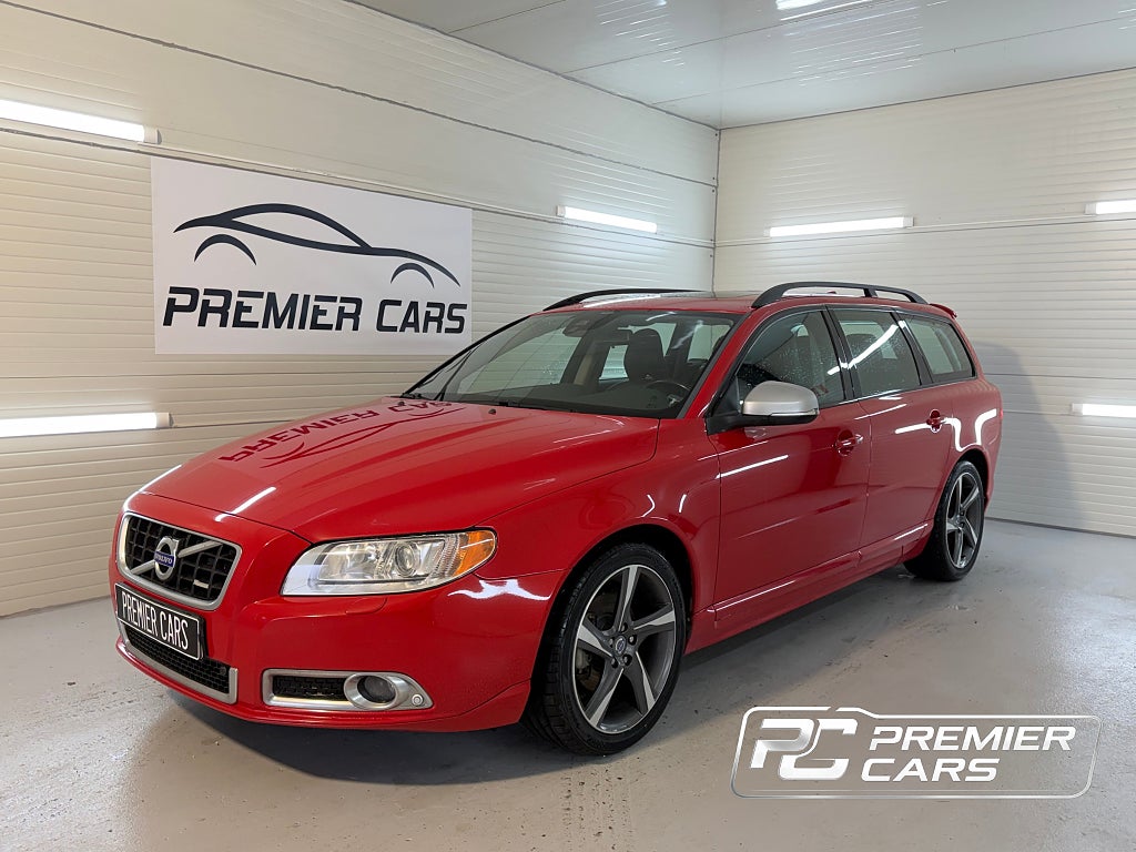 Volvo V70 D4 R-Design|Panorama|2 ägare|Helskinn|Drag|S&V hjul
