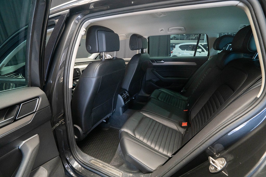 Volkswagen Passat TDI 4Motion R-Line LÄDER D-VÄRMARE DRAG KAMERA COCKPIT