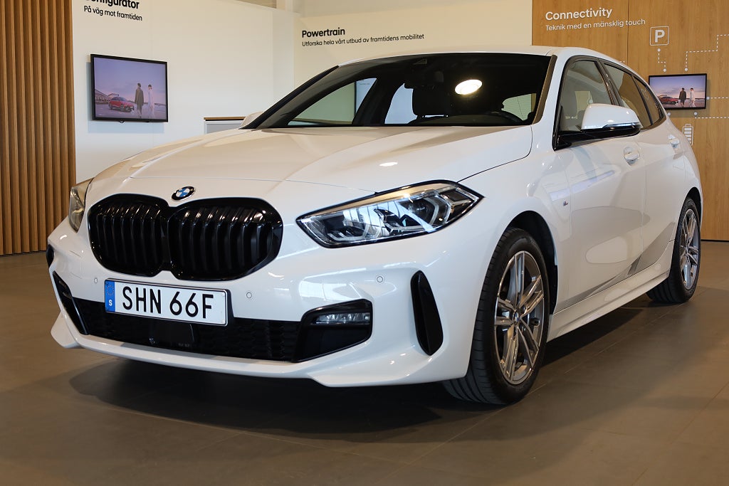 BMW 118I Steptronic M Sport Navi PDC CarPlay Rattvärme Laptimer 2022