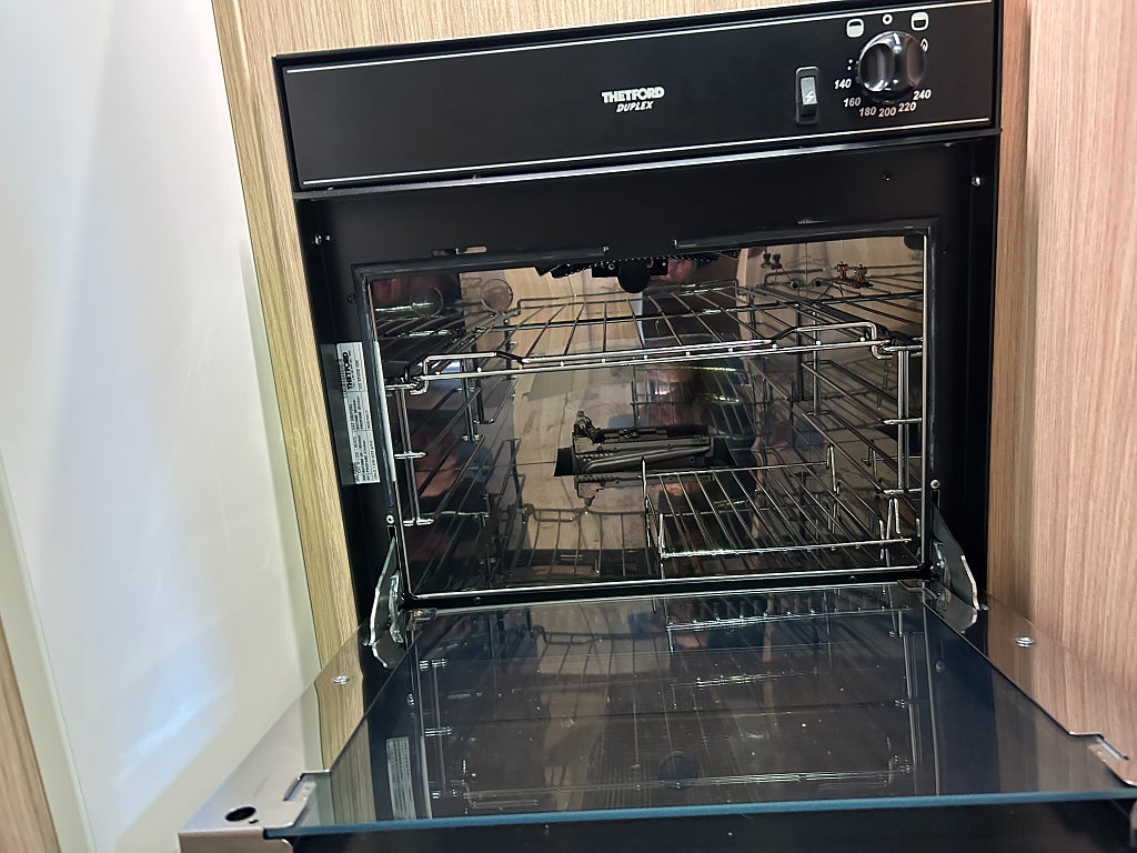 Sunlight Capron T68 / Taksäng /Solcell / Ugn / Utv. dusch  - Sunlight