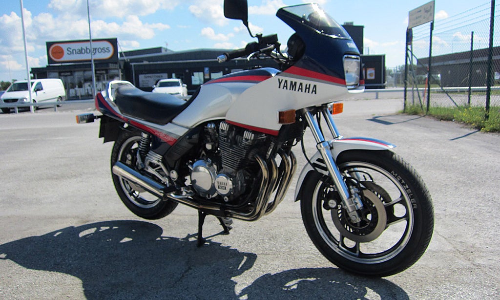 Yamaha 900