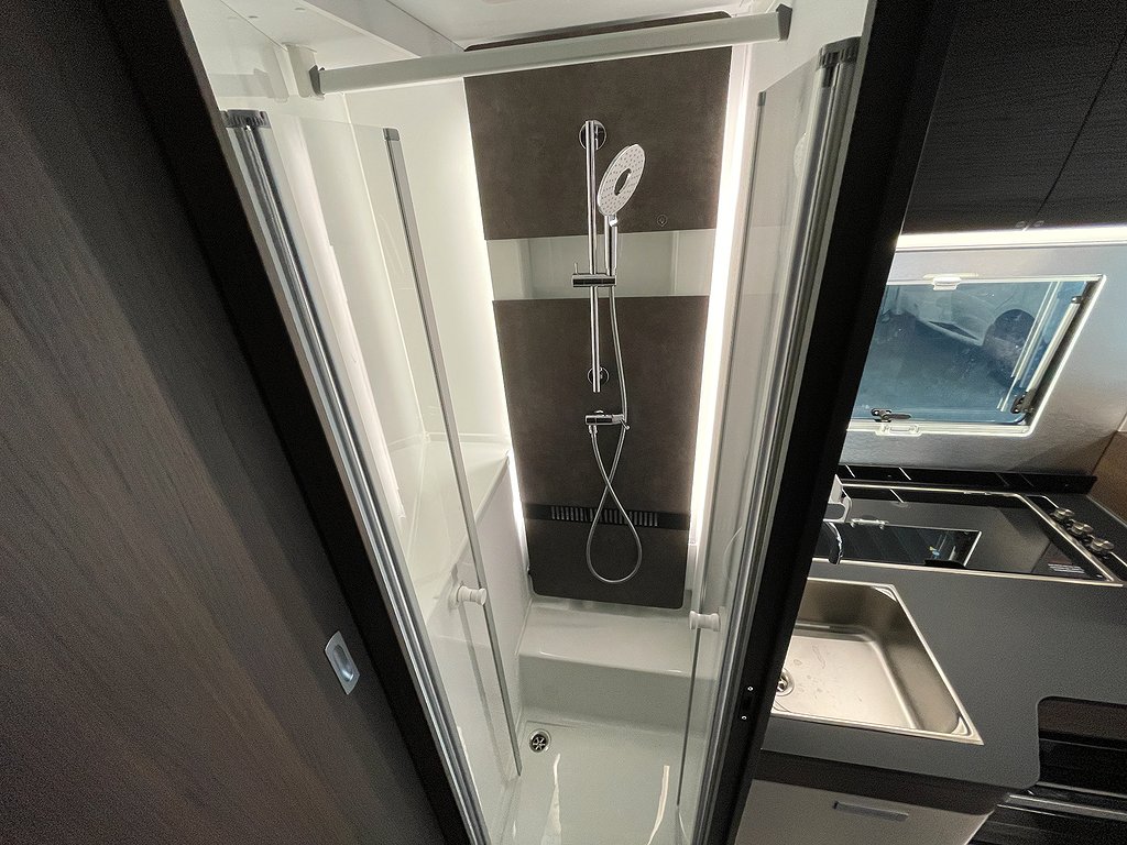Adria Matrix Supreme 670 SC / ALDE / Taksäng / 5 bältad /Ugn - Adria