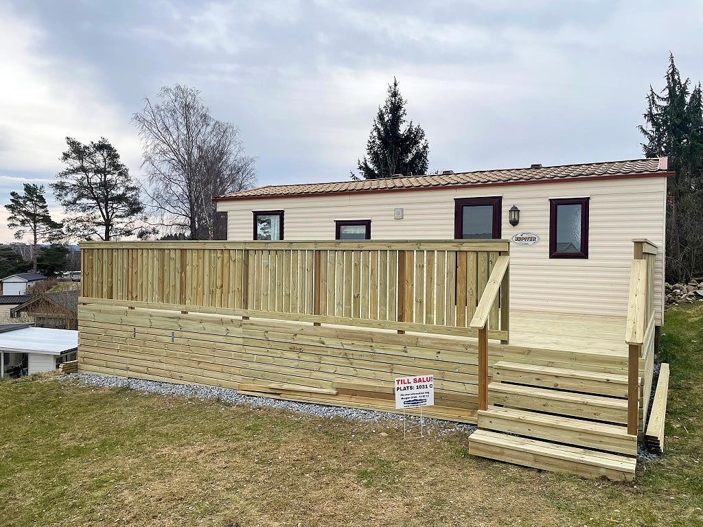 Willerby Begagnad villavagn Jupiter inkl ny altan på Almöns camping -Plat