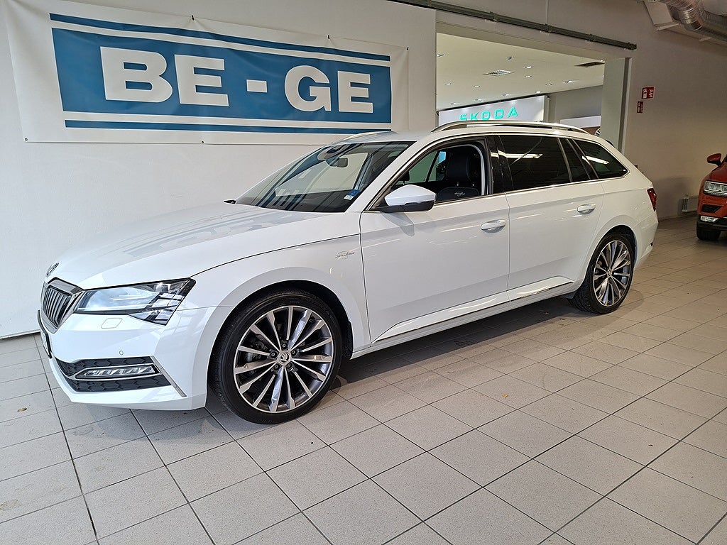 Skoda Superb iV Kombi 218HK DSG L&K Drag Värmare Läder