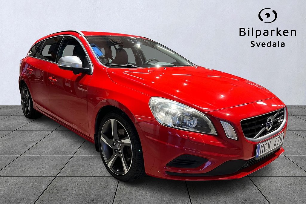 Volvo V60 T4 Momentum, R-Design | Taklucka | Navi | VOC