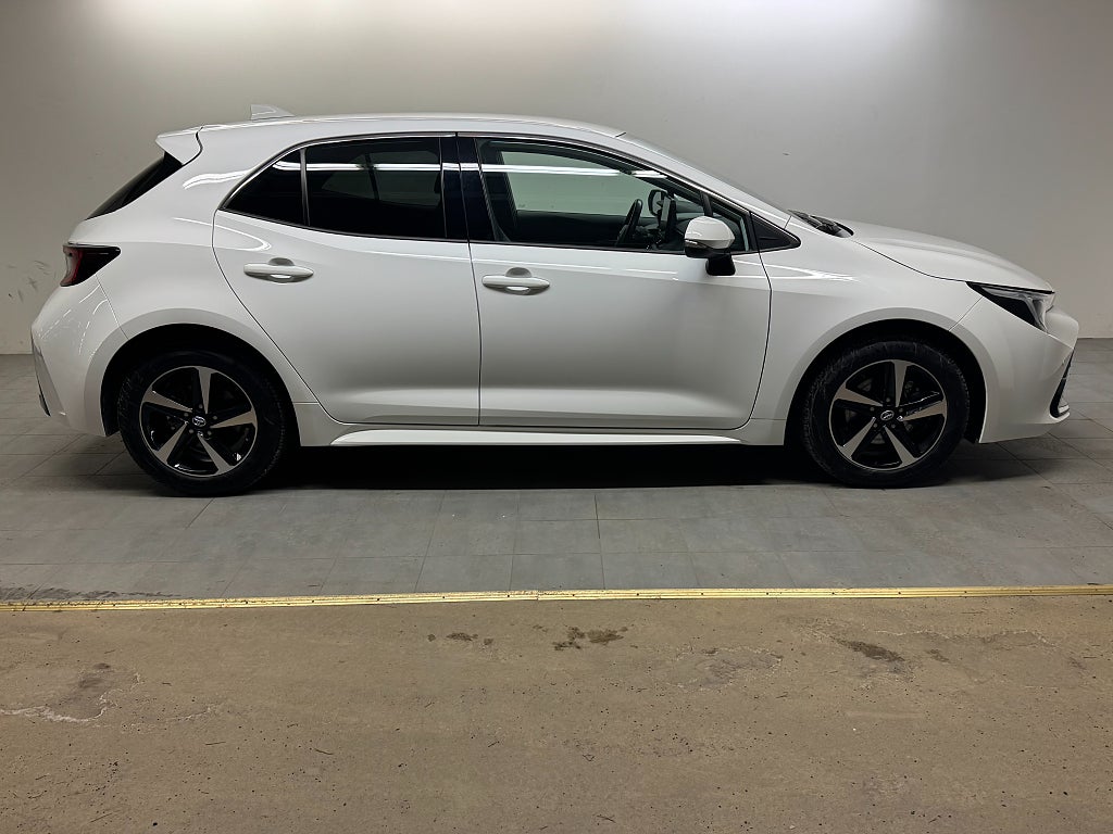 Toyota Corolla Hybrid e-CVT Style Plus inkl Sommar och Vinterhjul