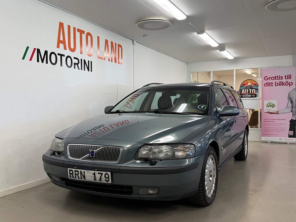 Volvo V70 2.4 T /NYBESIKTIGAD/NYSERVAD/AUTOMAT/DRAG