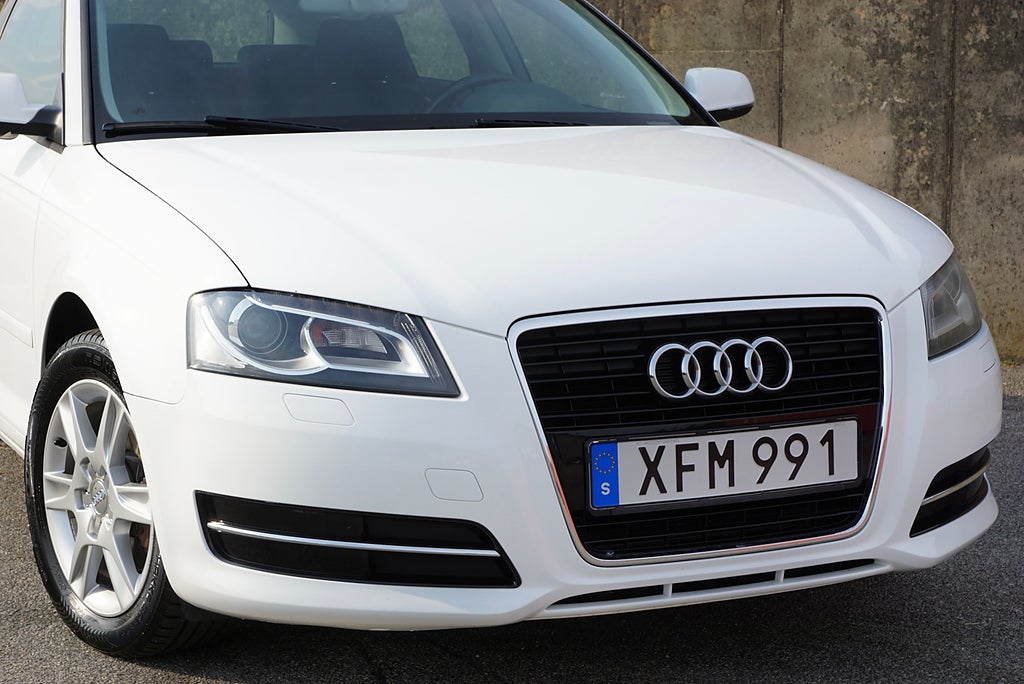 Audi A3 Sportback 2.0 TDI 140hk|Drag|1311kr Årskatt|S/V-hjul|