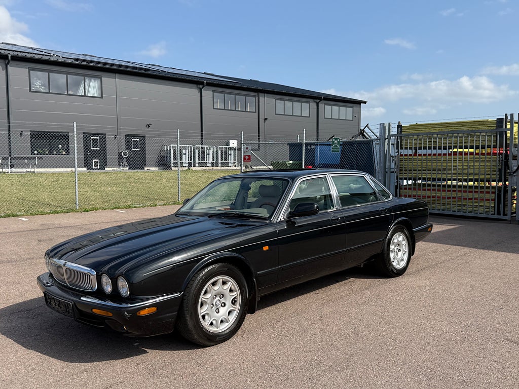 Jaguar XJ Jaguar Xj  Ny besiktigad Ny servad V8