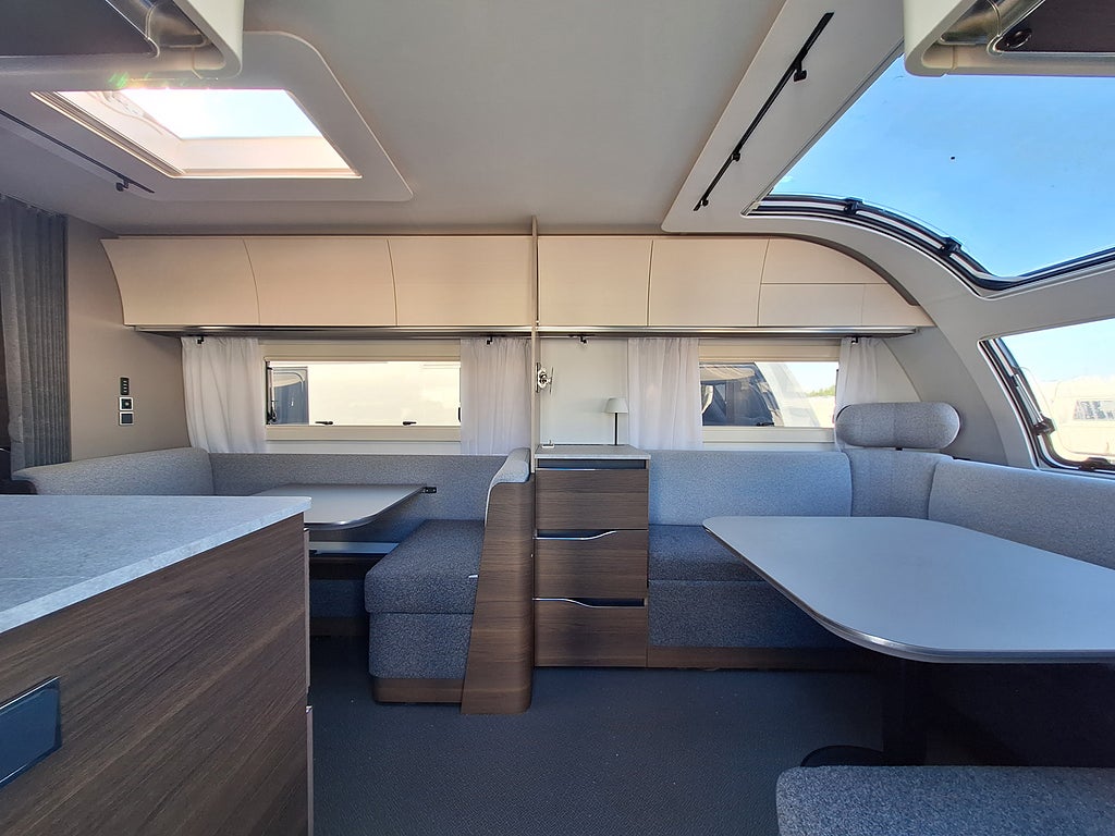 Adria Alpina 753 UP Dubbelbädd, Dusch, Nytt Tält