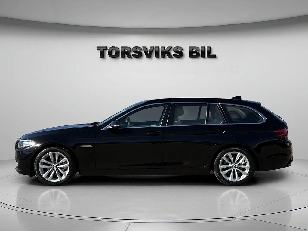 BMW 520d xDrive Touring Steptronic M-Ratt H&K Skinn Drag 2 Ägare - miniatyr 2