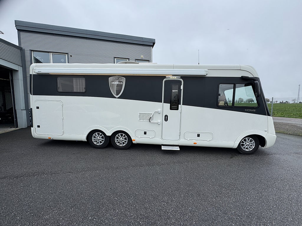 Morelo HOME 83 MX 3,0 AUT 2 X AC , 2 Färgad skinnklädsel. 