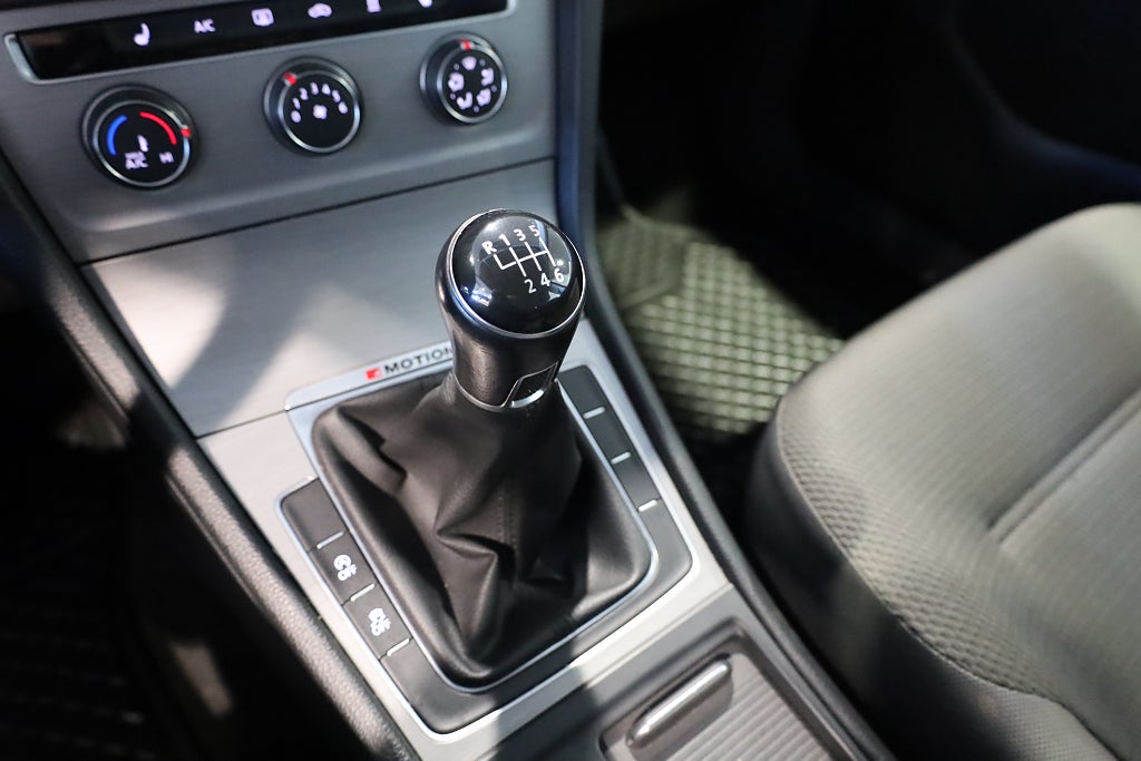 Volkswagen Golf 5-dörrar 1.6 TDI  4Motion Drag Värmare Blåtand Carplay 2016