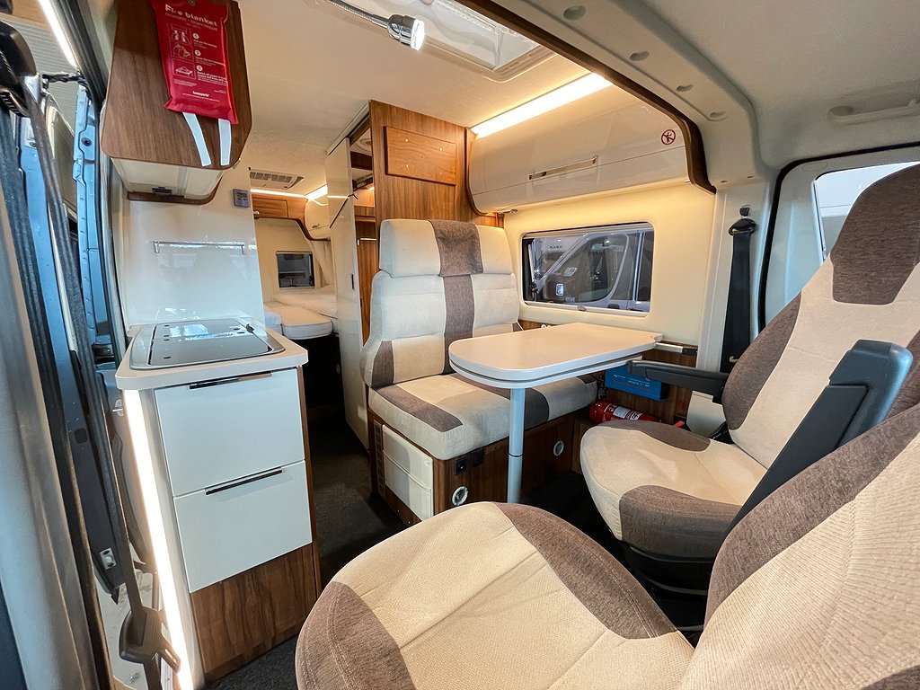 Karmann Davis 620 / AC bodel / Solcell x2/ Långbädd / 3500kg - Karmann