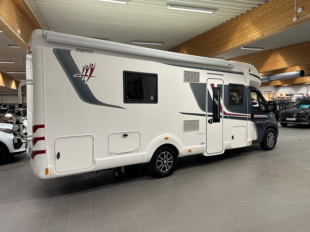 Rapido 7065 F Automat Alde taksäng Låga sängar toa bak thumbnail