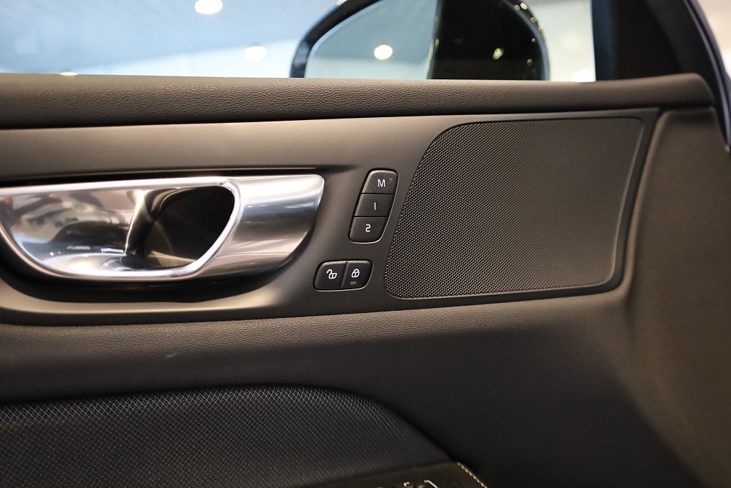 Volvo V60 Recharge T8 AWD 392hk R-Design Aut Kamera Leasbar