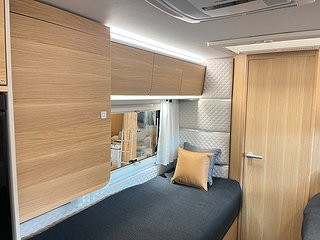 Husbil-halvintegrerad Adria CORAL 670 SLT PLUS 20 av 28