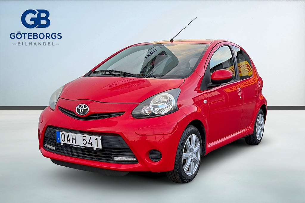 Toyota Aygo 2-ägare Nybesiktad Nyservad