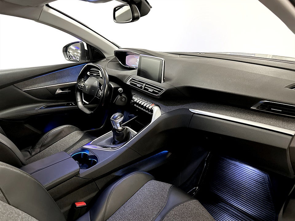 Bild på Peugeot 3008 Allure 1.2 PT PDC-SENSORER CARPLAY 130hk