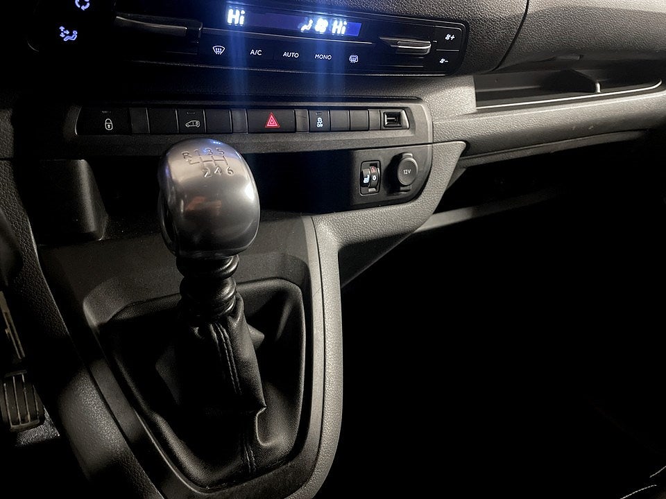 Bild på Peugeot Expert PRO+ 1.6 BHDi 115hk L2 - DRAG,VÄRMARE,SLAMLOCKS